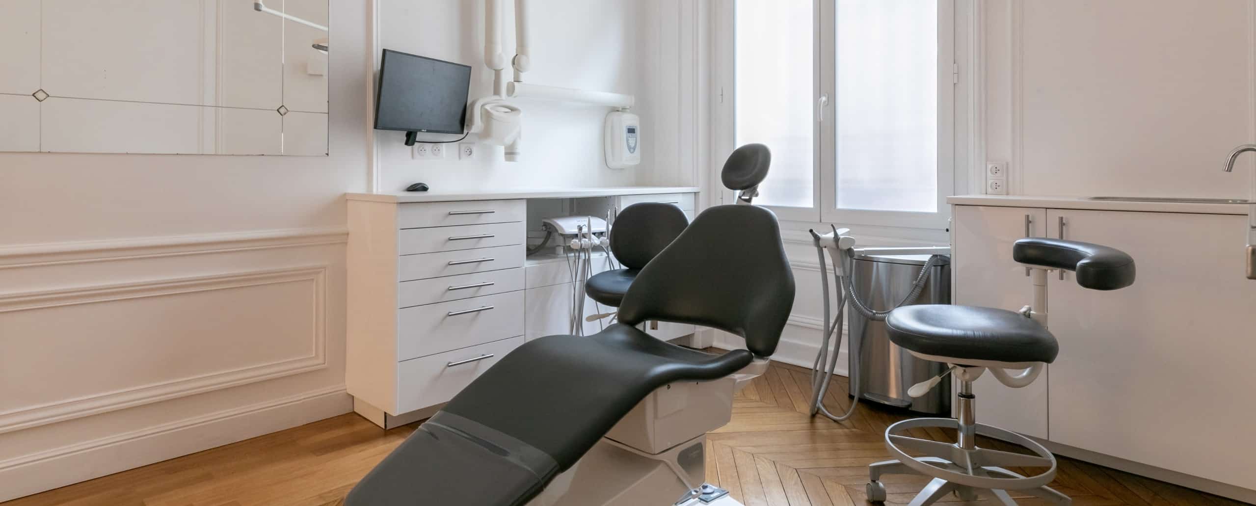 Chirurgien-dentiste | Soins dentaires, parodontologie | Implantologie | Dr Alexandre Sarfati | Paris 16